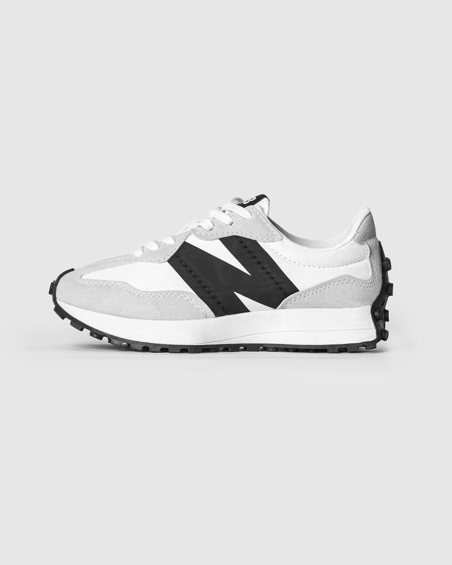 NEW BALANCE 327 RETRO SNEAKERS