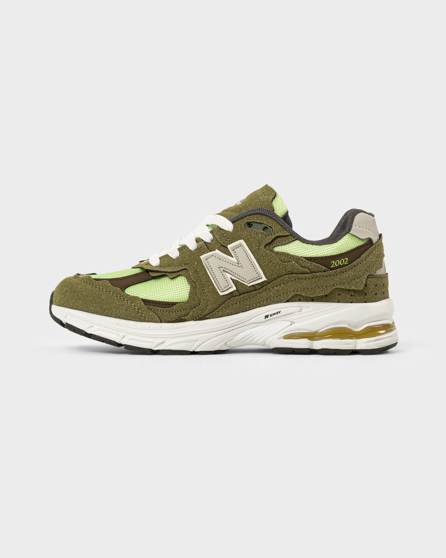 NEW BALANCE 2002R SHOES