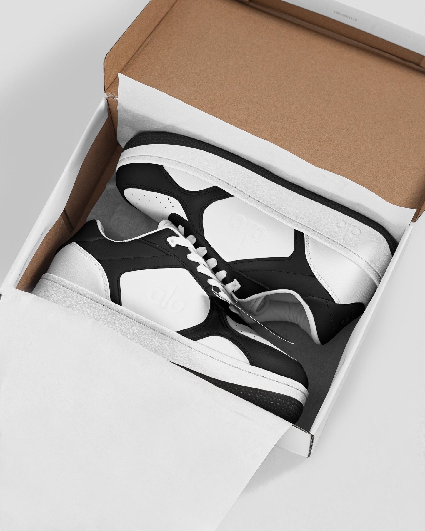 ALO RECOVERY MODE SNEAKER